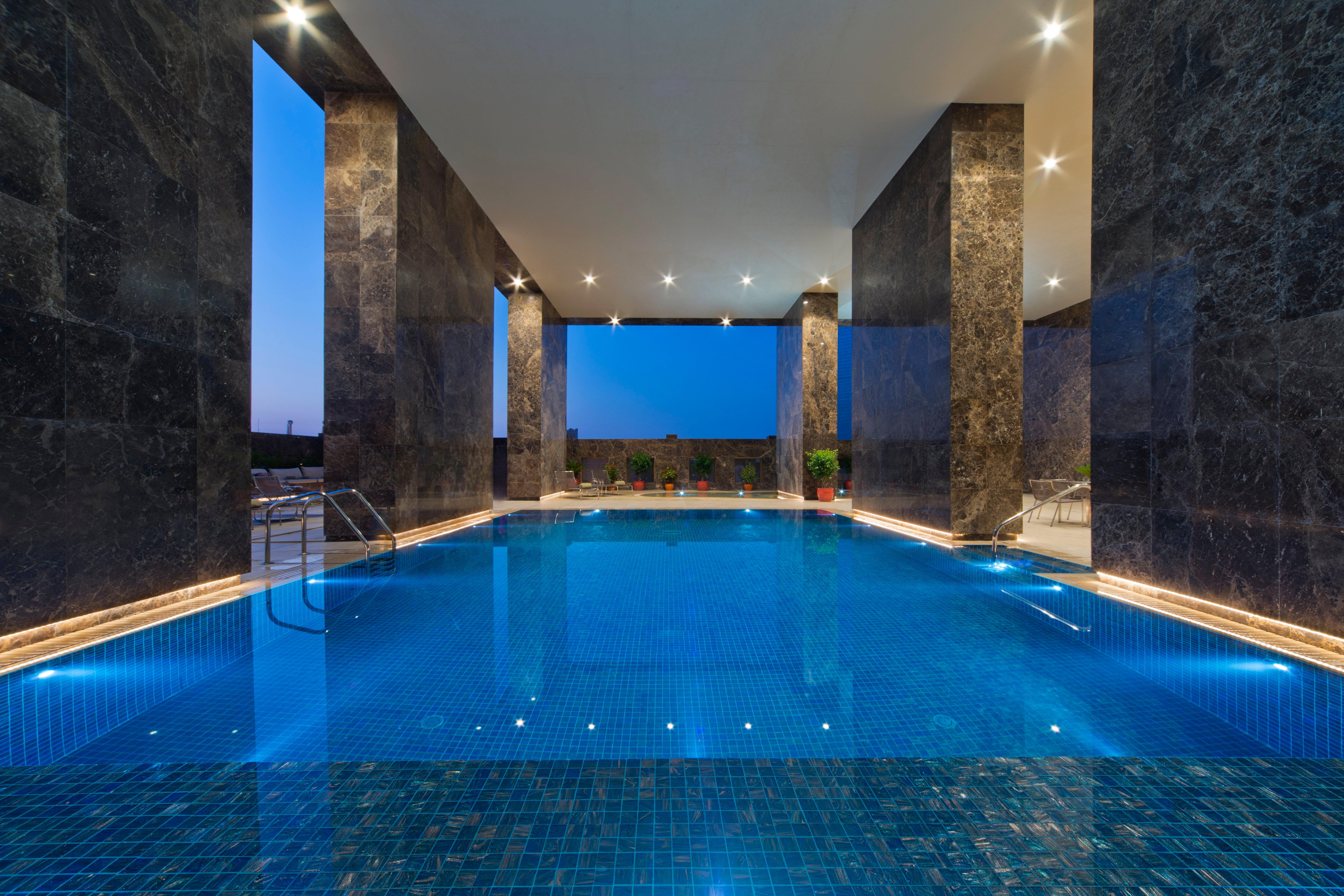 Voco Doha West Bay Suites By Ihg Экстерьер фото Indoor pool