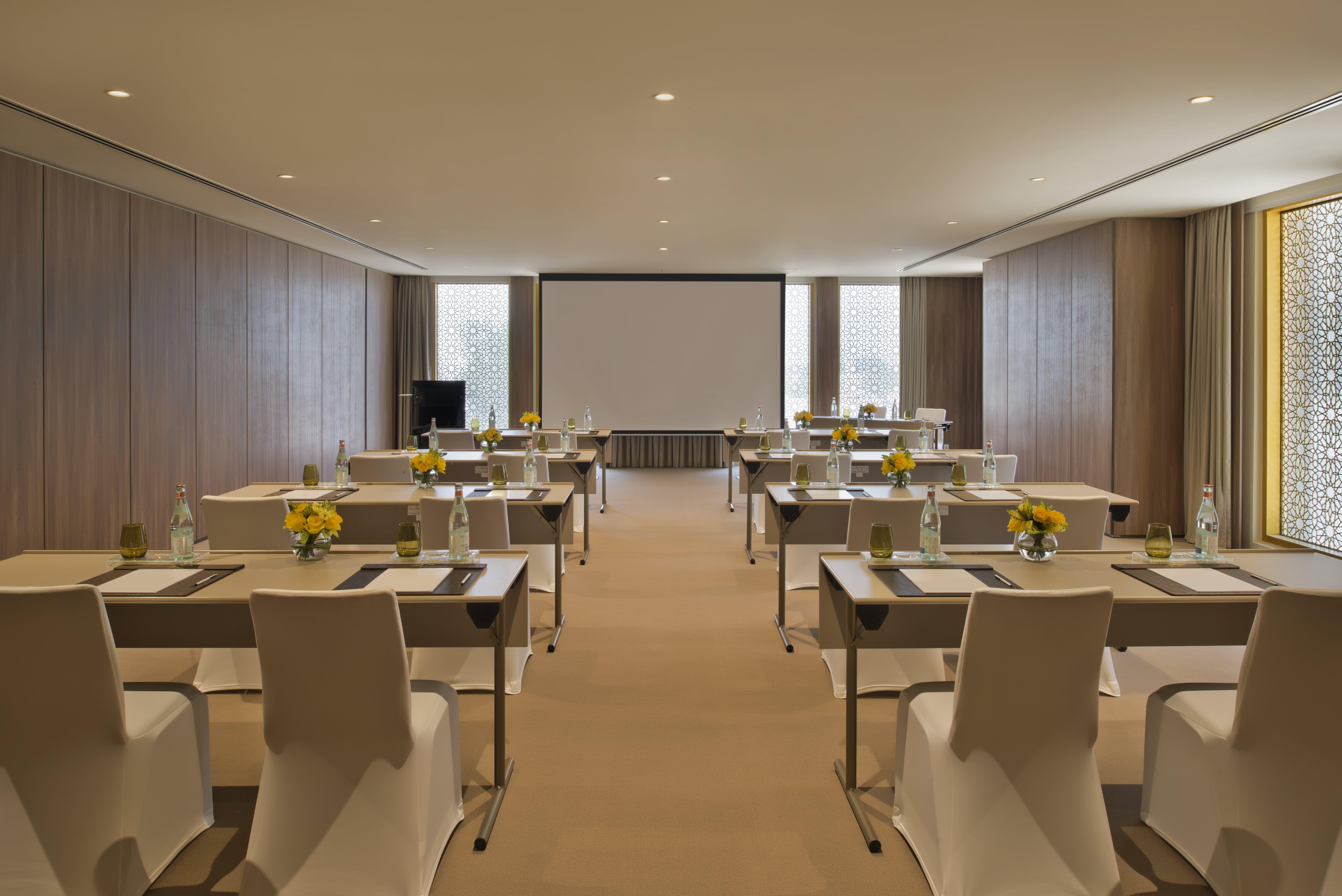 Voco Doha West Bay Suites By Ihg Экстерьер фото Meeting room at the hotel