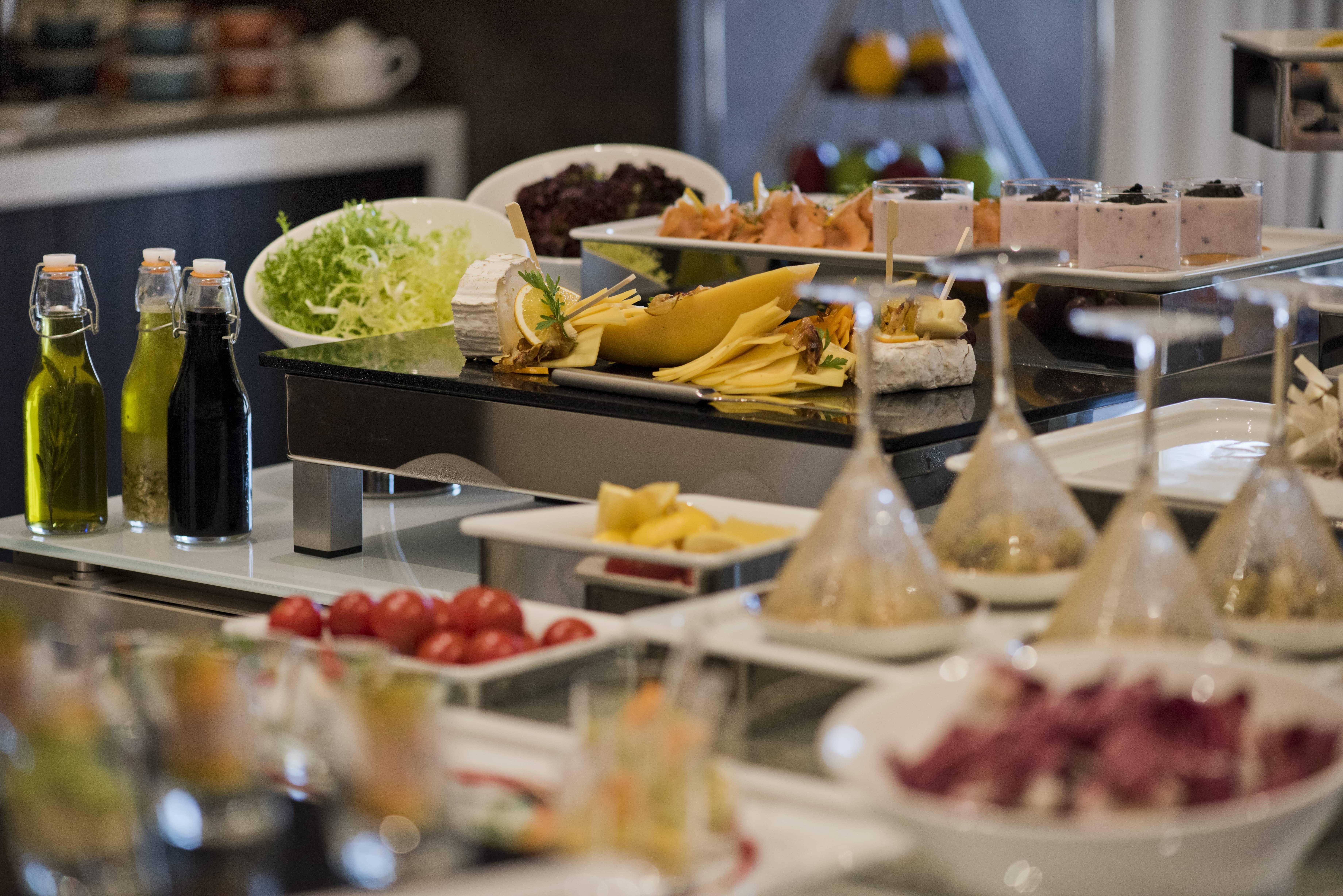 Voco Doha West Bay Suites By Ihg Экстерьер фото A buffet at a hotel