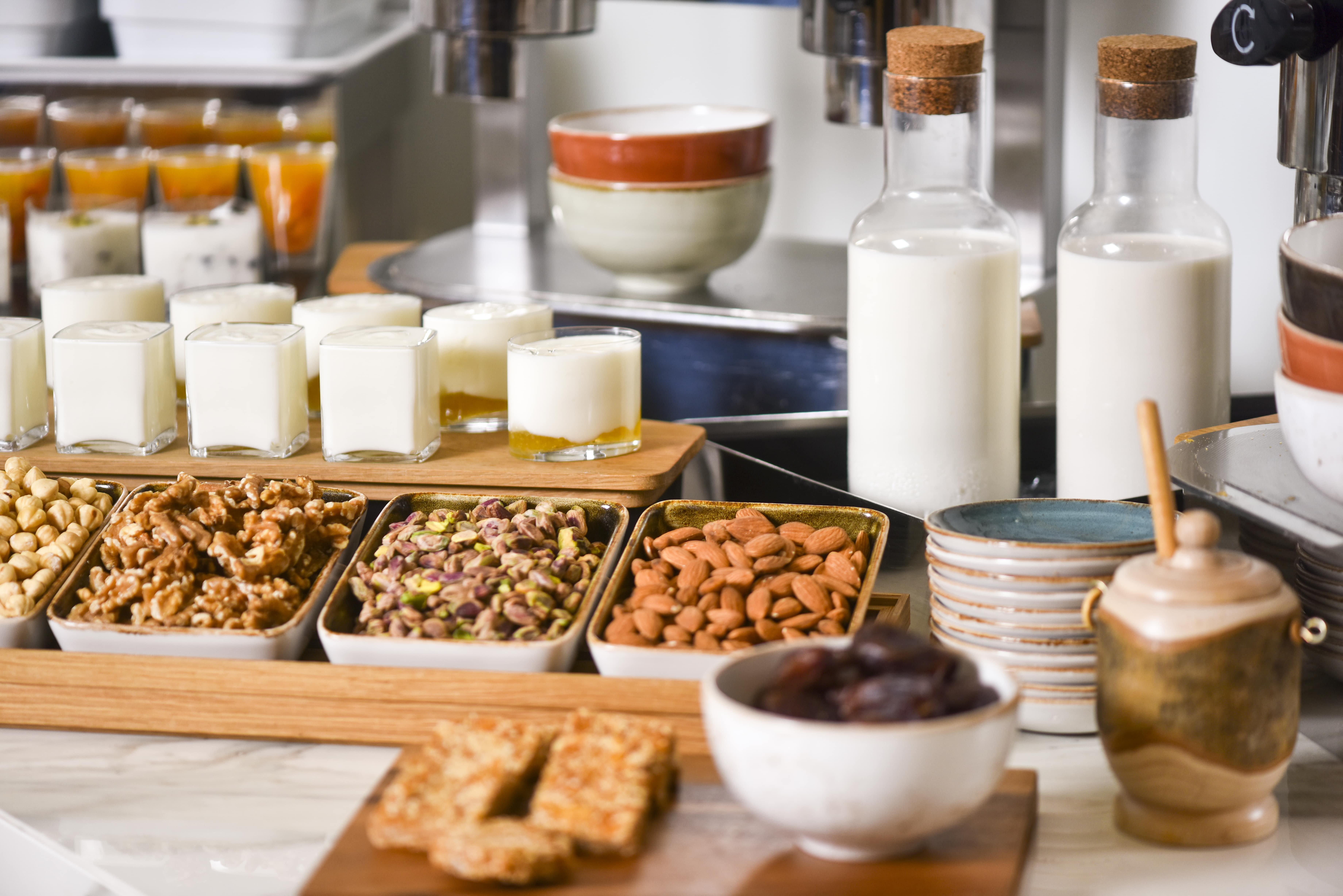 Voco Doha West Bay Suites By Ihg Экстерьер фото Almond milk