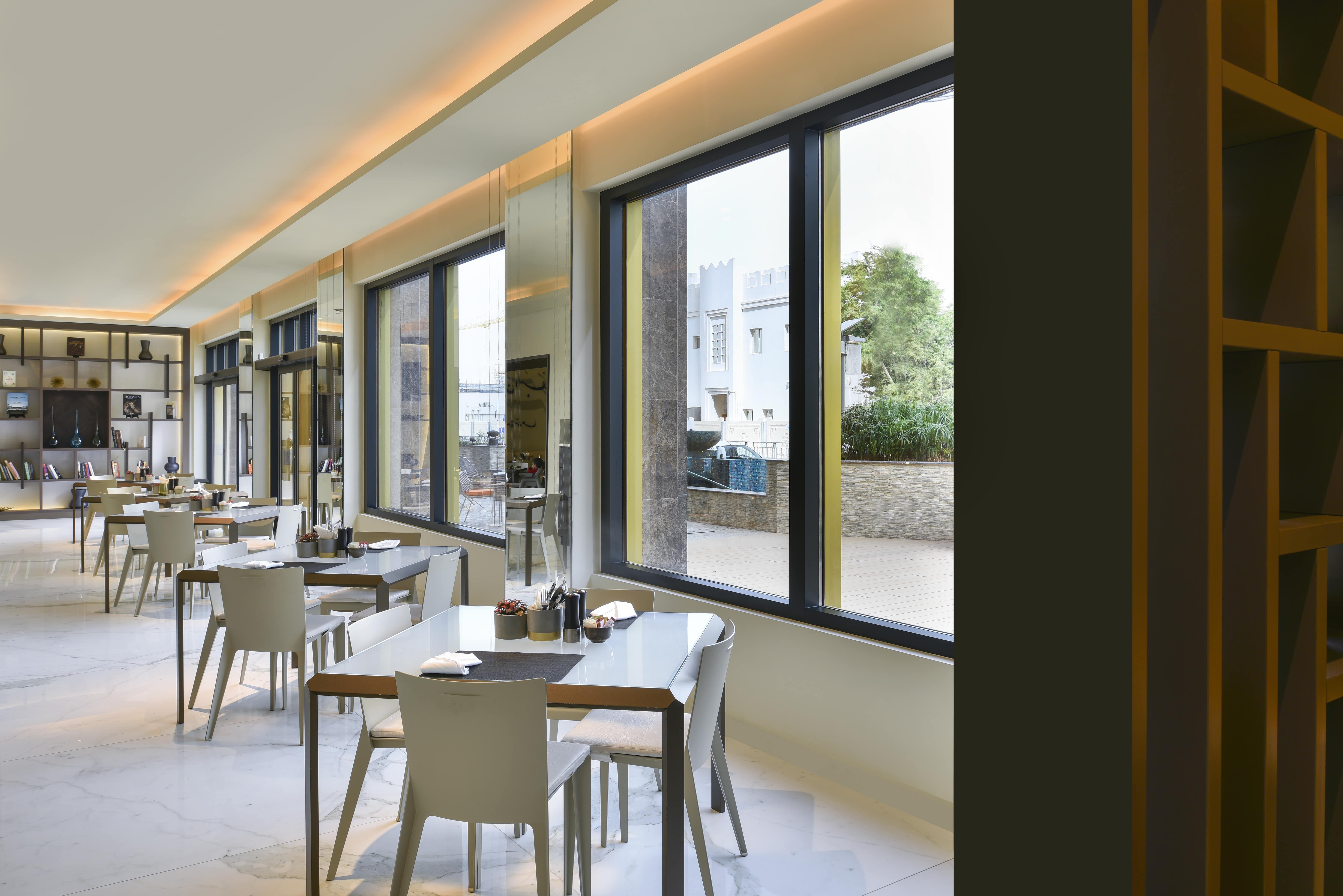 Voco Doha West Bay Suites By Ihg Экстерьер фото Restaurant