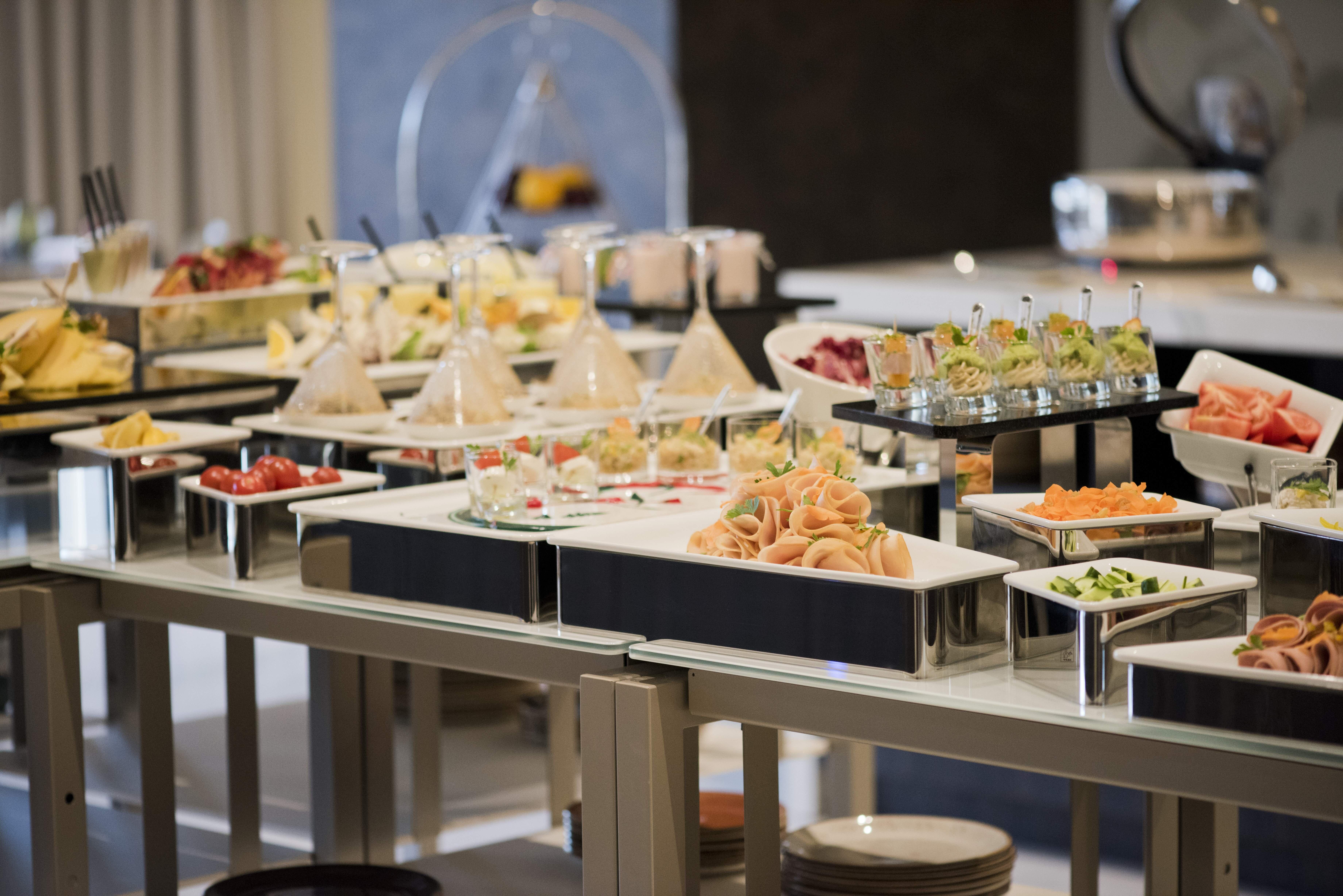 Voco Doha West Bay Suites By Ihg Экстерьер фото A buffet