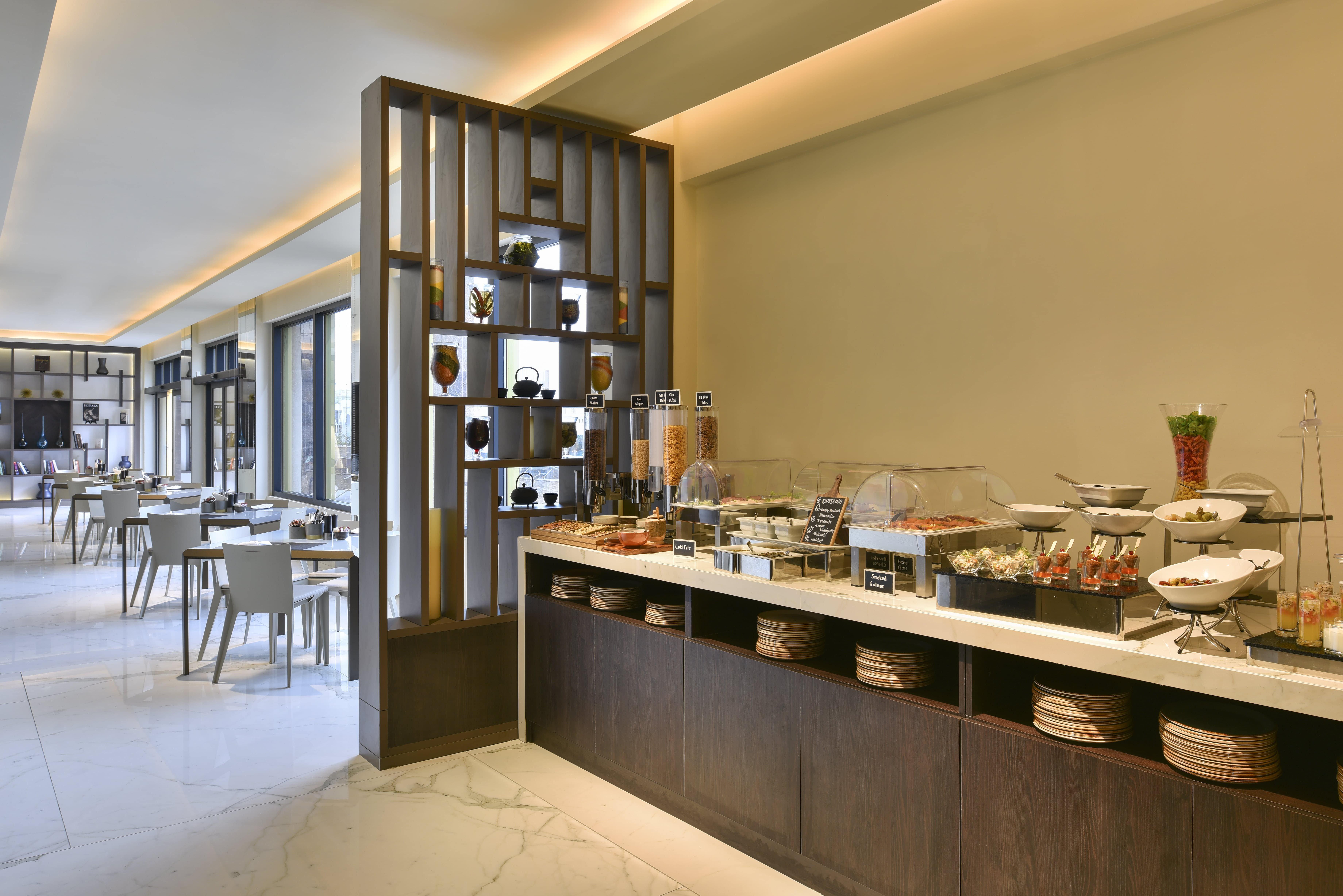 Voco Doha West Bay Suites By Ihg Экстерьер фото The restaurant at the hotel