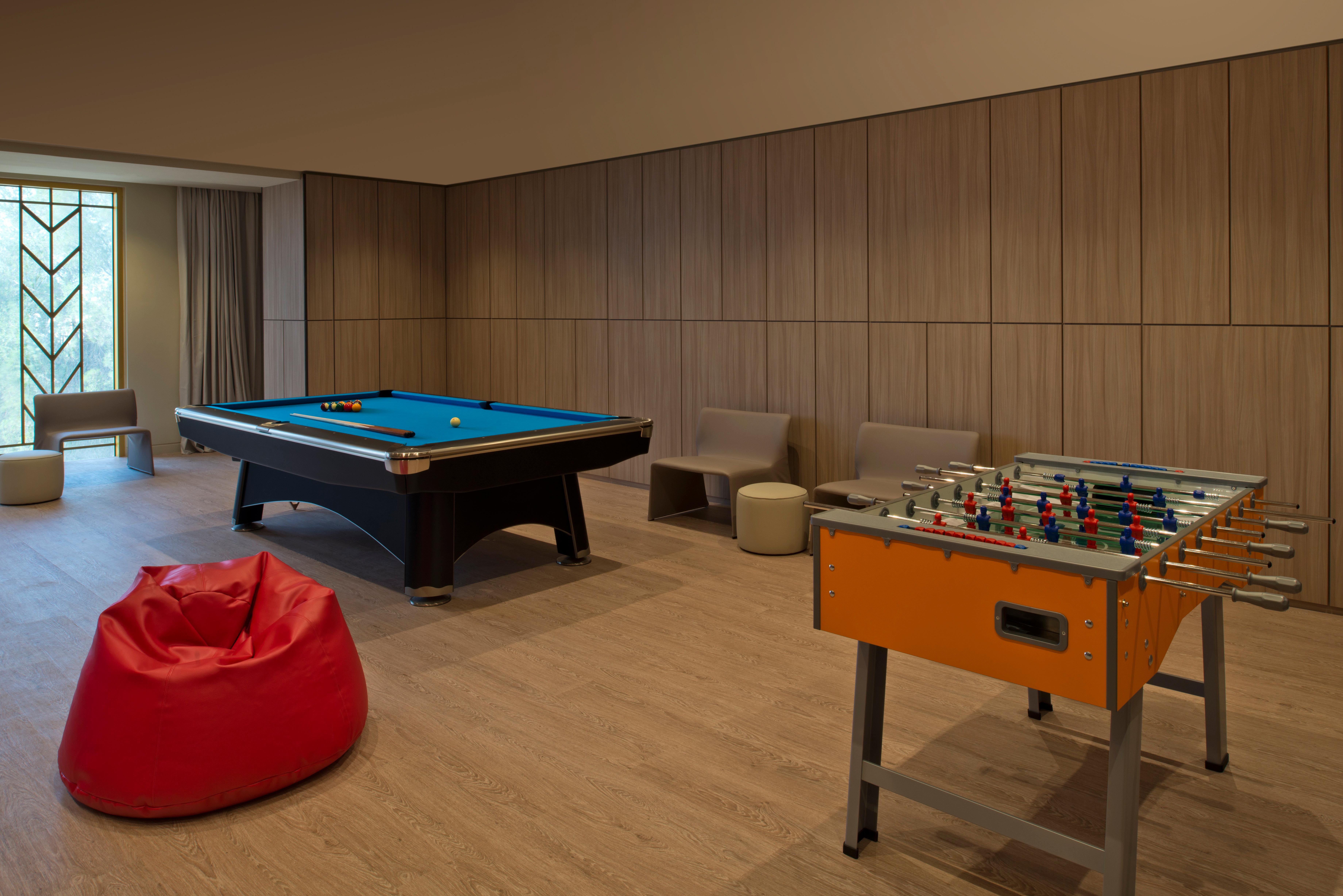 Voco Doha West Bay Suites By Ihg Экстерьер фото Games room