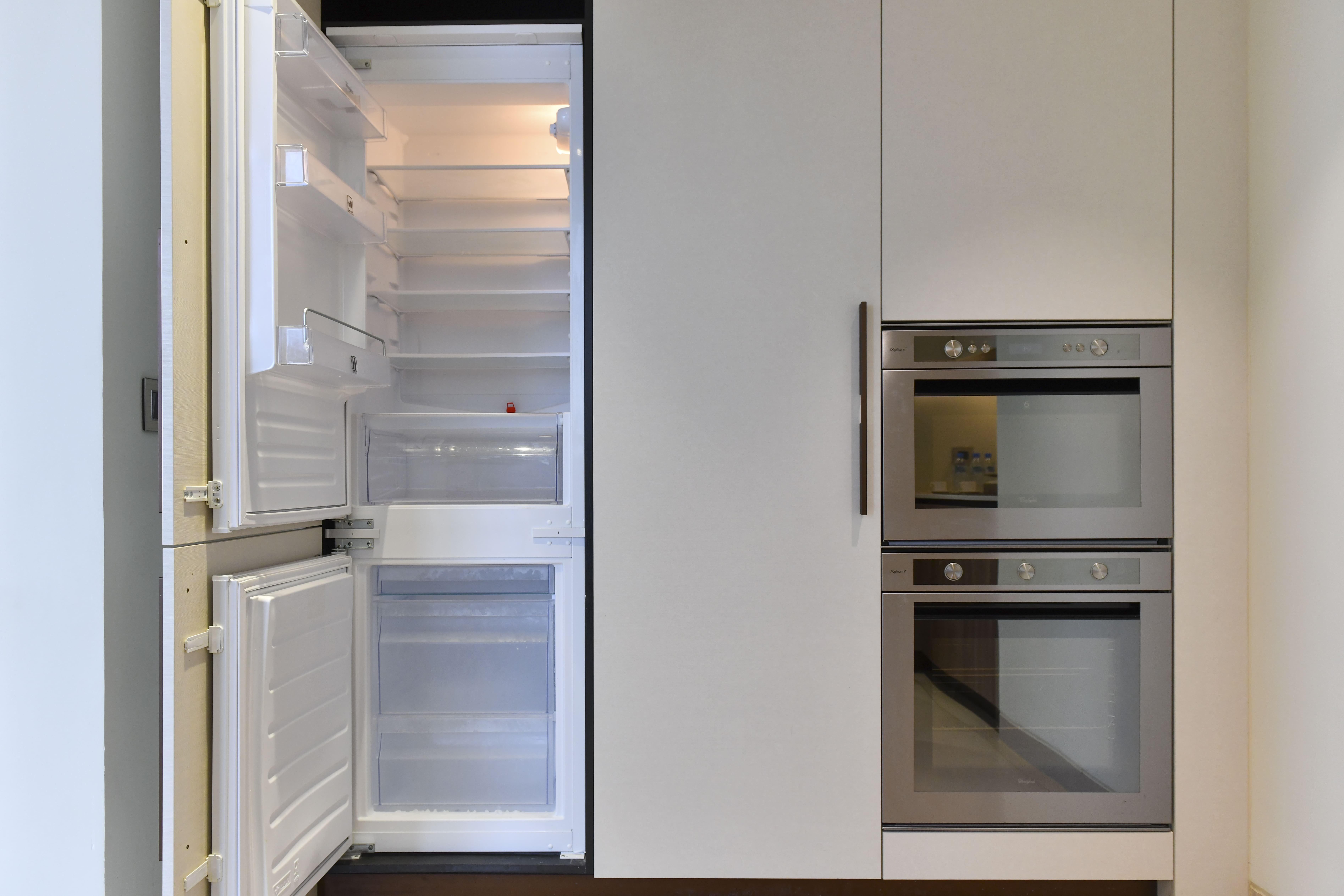 Voco Doha West Bay Suites By Ihg Экстерьер фото A refrigerator