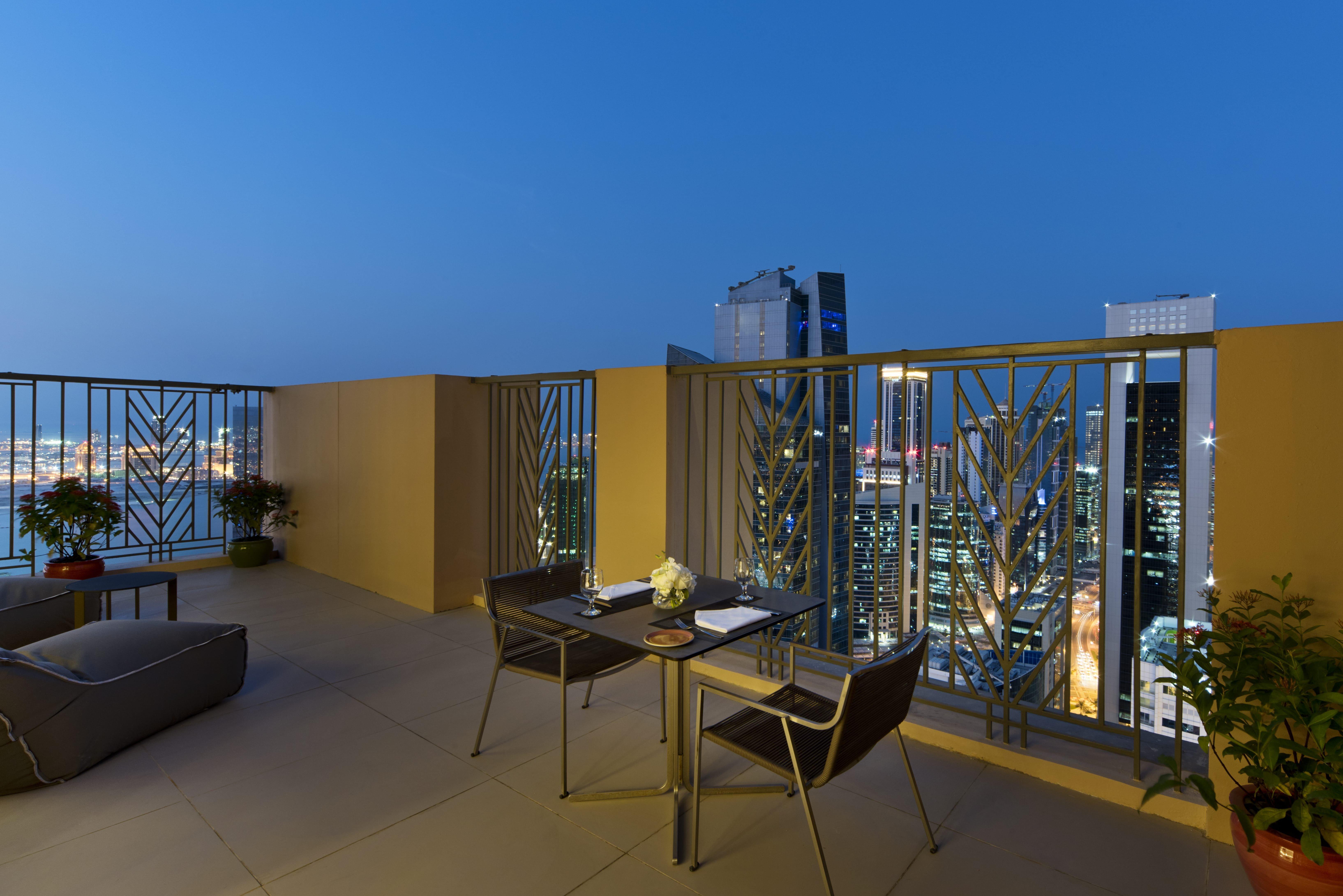 Voco Doha West Bay Suites By Ihg Экстерьер фото A balcony